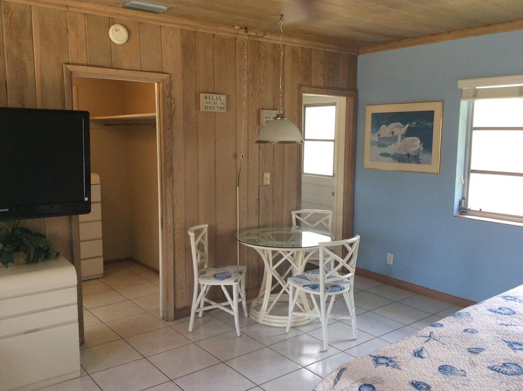 The Grove Condominium Delray Beach Room photo